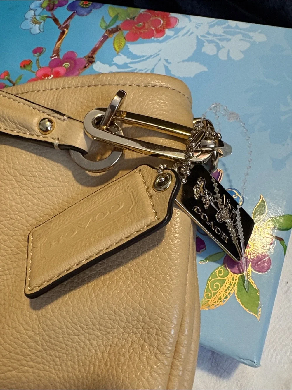 2013 Madison Coach Beige Pebbled Leather Shoulder Hobo